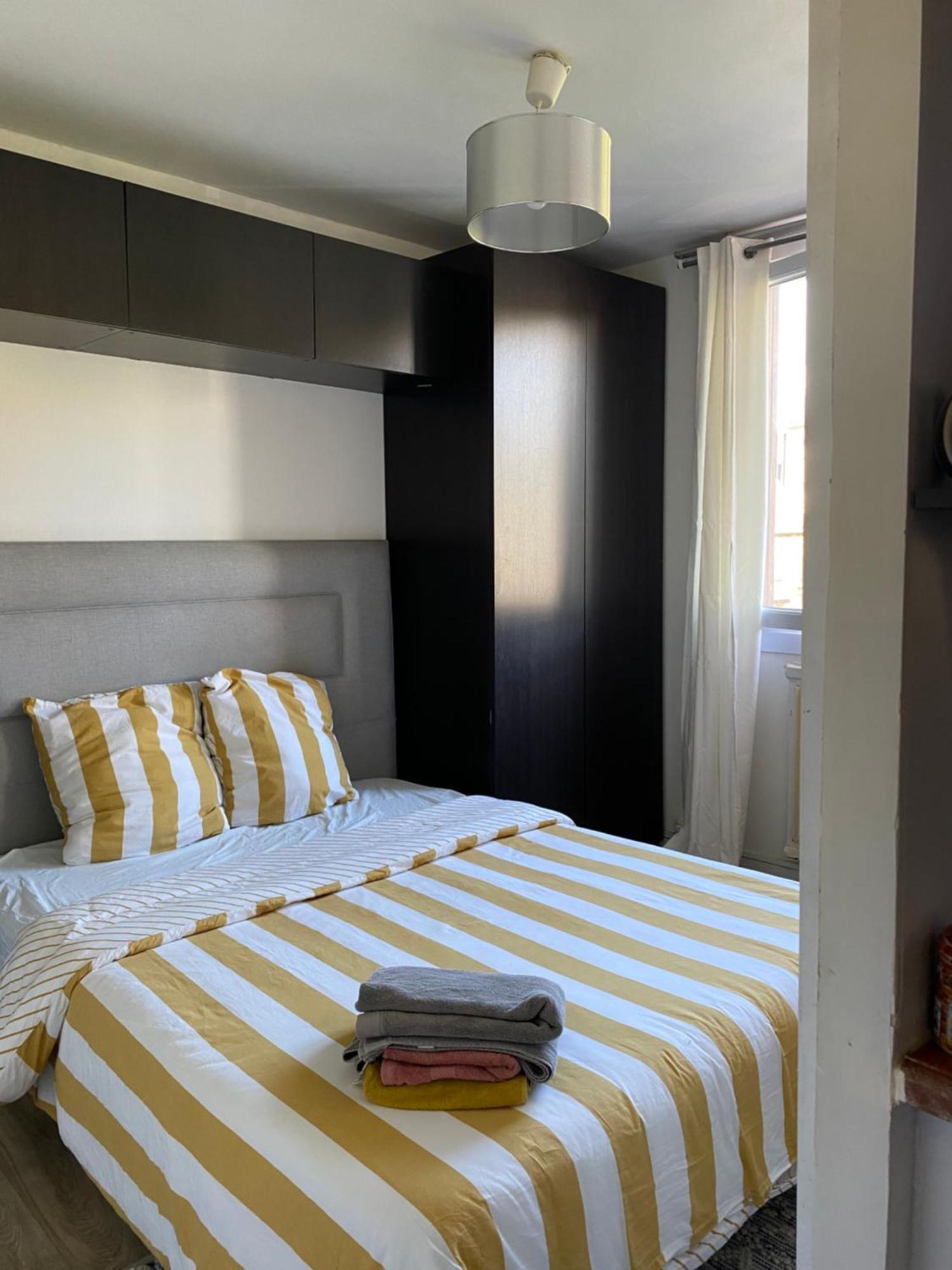 Bel Appartement Spacieux ,Convivial De 3 Chambres Avec Parking Prive Secure Caen Exterior foto